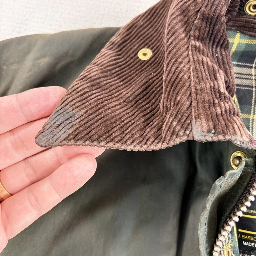 Vintage Barbour A200 Border Wax Jacket C42/107CM Sage Green Country England 80s
